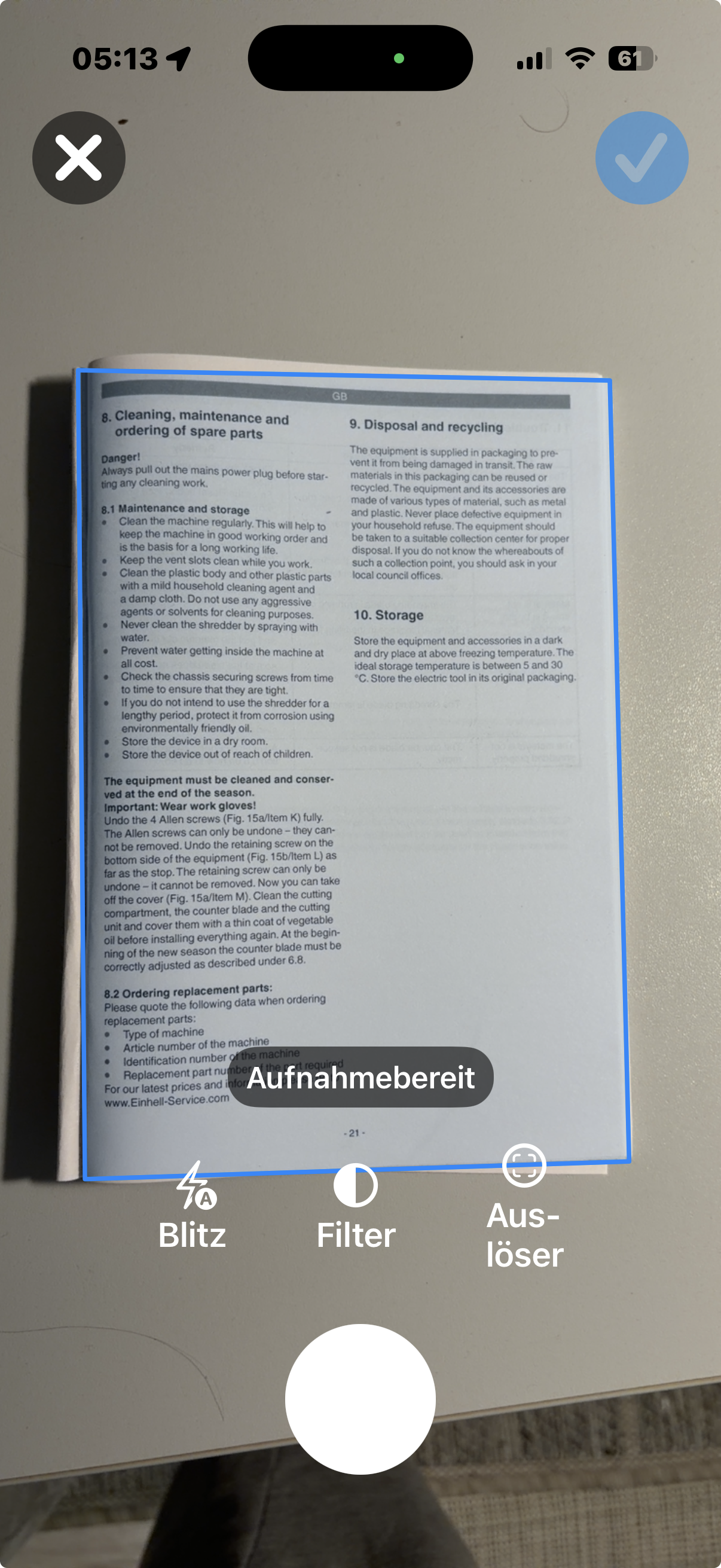 Aufnahmeansicht des SimpleumSafe-Dokumentenscanners mit erkannter Dokumentkontur sowie Bedienelementen für Blitz, Filter und Auslöser
